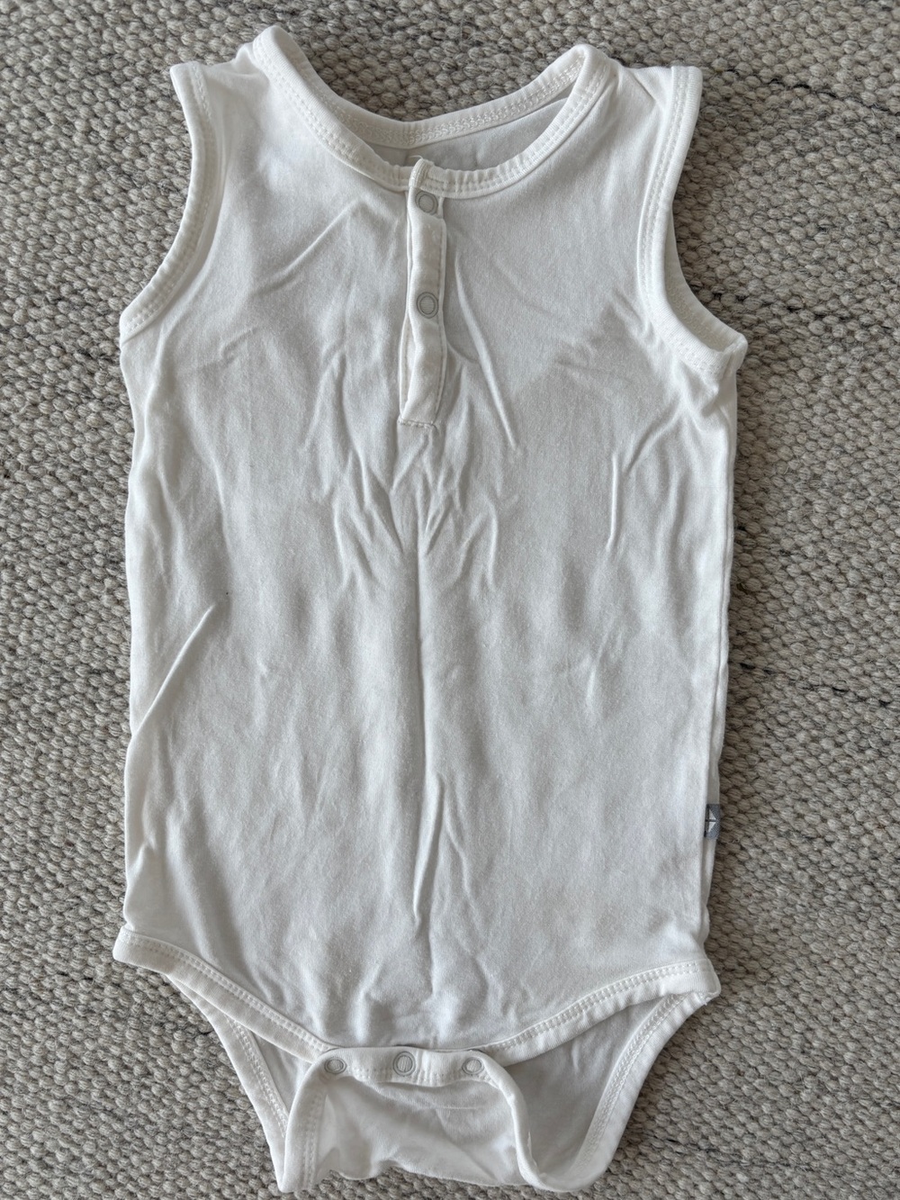 Kyte Baby Sleeveless Bodysuit in Clpud